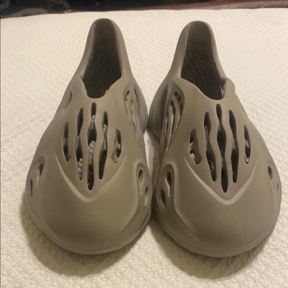 Tan Slip-On Foam Shoes adidas Yeezy